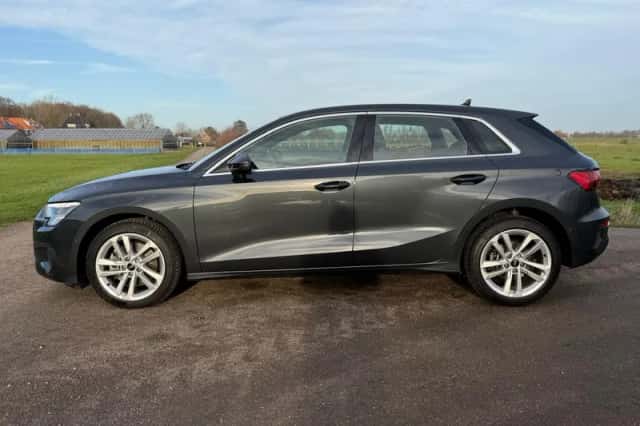 Audi A3 (2021) thumbnail 3