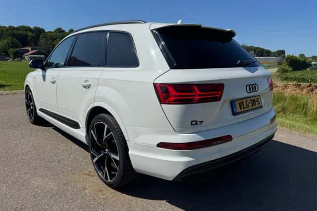 Audi Q7 (2018) thumbnail 9