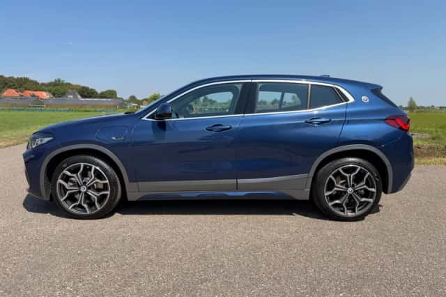 BMW X2 (2022) thumbnail 2