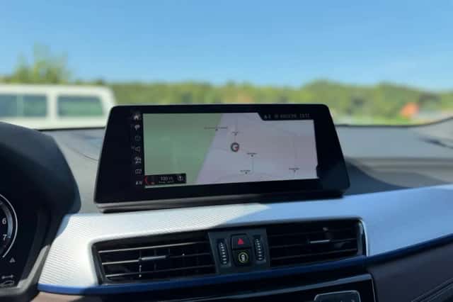 BMW X2 (2022) thumbnail 5