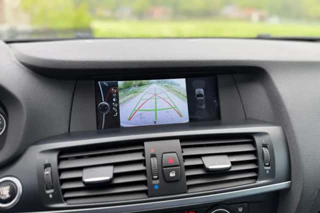 BMW X3 (2011) thumbnail 12