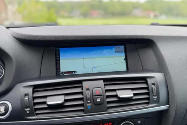 BMW X3 (2011) thumbnail 14