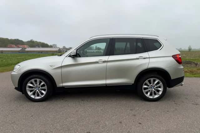 BMW X3 (2011) thumbnail 15