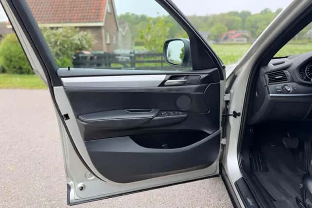 BMW X3 (2011) thumbnail 16