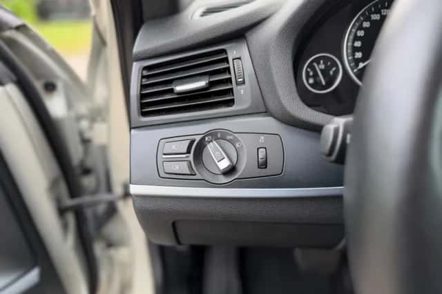 BMW X3 (2011) thumbnail 18