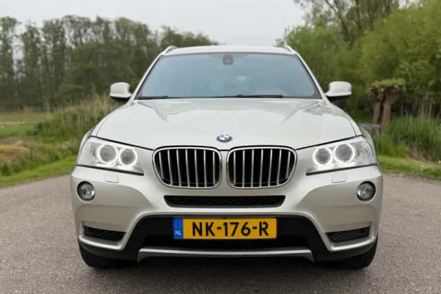 BMW X3 (2011) thumbnail 3