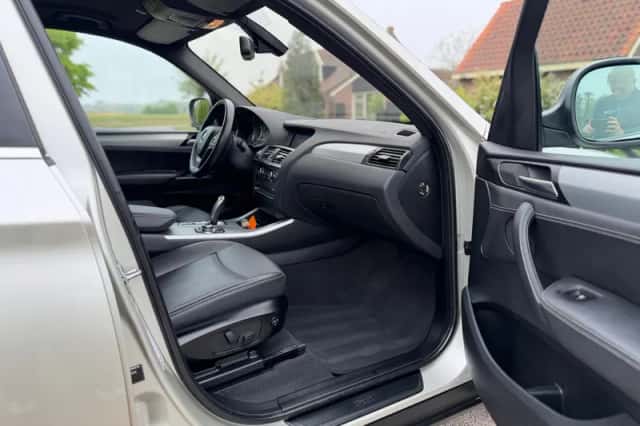 BMW X3 (2011) thumbnail 26