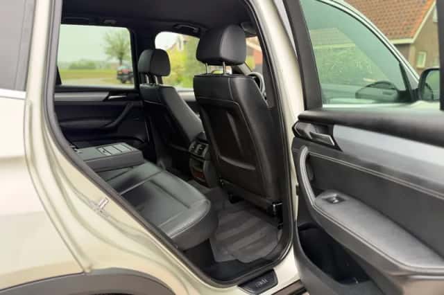 BMW X3 (2011) thumbnail 27