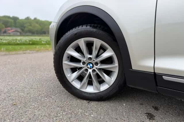 BMW X3 (2011) thumbnail 28
