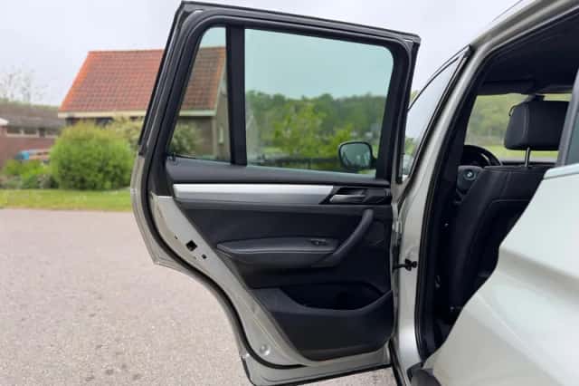 BMW X3 (2011) thumbnail 35