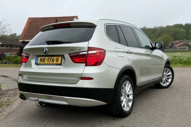 BMW X3 (2011) thumbnail 9