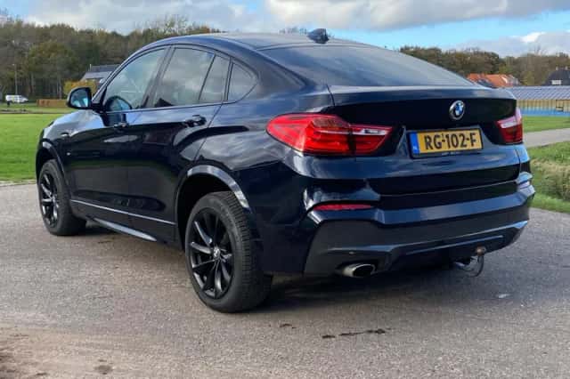 BMW X4 (2016) thumbnail 4