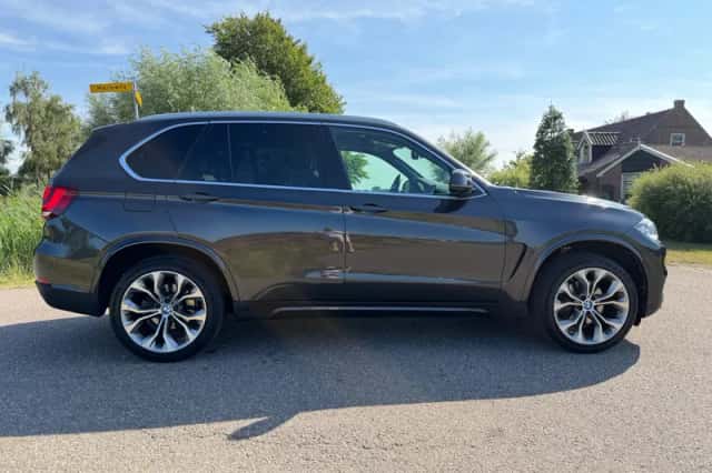 BMW X5 (2017) thumbnail 6