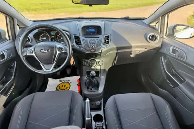 Ford Fiesta (2016) thumbnail 2