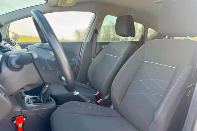 Ford Fiesta (2016) thumbnail 12