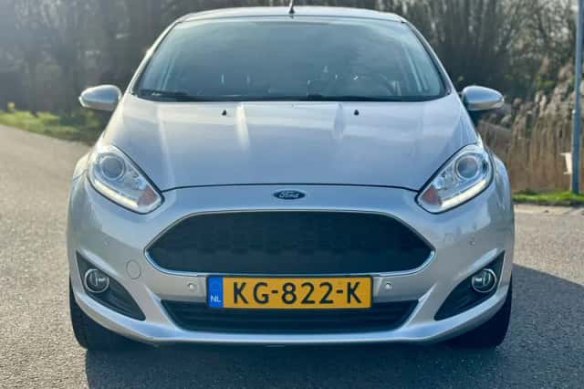 Ford Fiesta (2016) thumbnail 3
