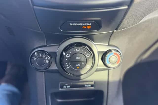 Ford Fiesta (2016) thumbnail 27