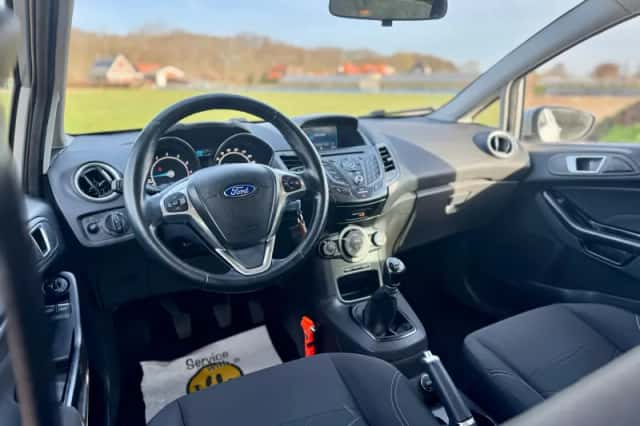 Ford Fiesta (2016) thumbnail 4