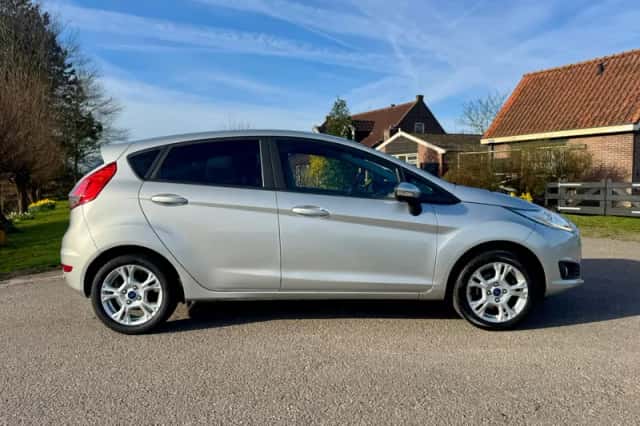Ford Fiesta (2016) thumbnail 7