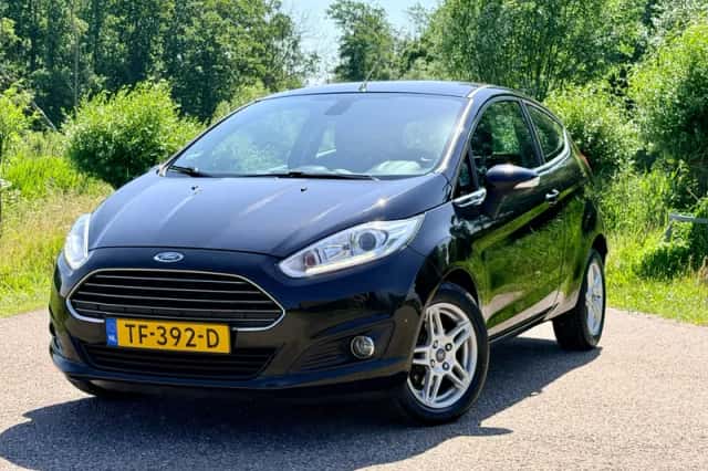 Ford Fiesta (2013) thumbnail 1