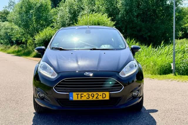 Ford Fiesta (2013) thumbnail 3