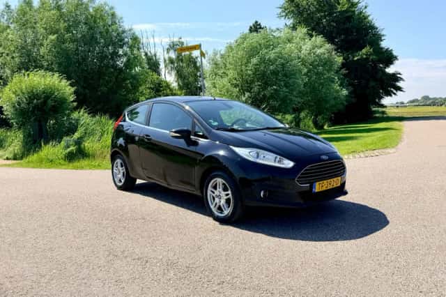 Ford Fiesta (2013) thumbnail 5