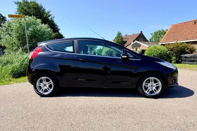 Ford Fiesta (2013) thumbnail 6