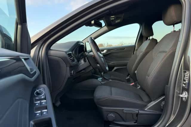Ford Focus (2025) thumbnail 6
