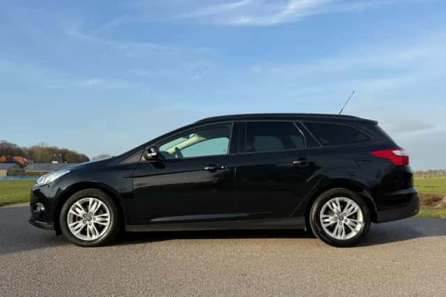 Ford Focus (2012) thumbnail 2