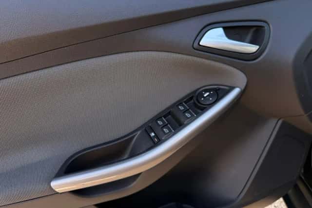 Ford Focus (2012) thumbnail 15