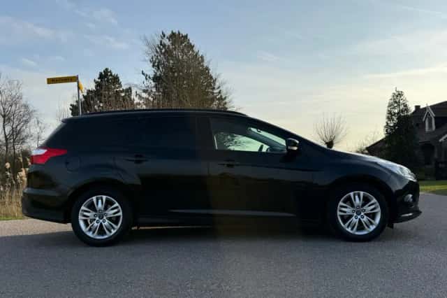 Ford Focus (2012) thumbnail 30