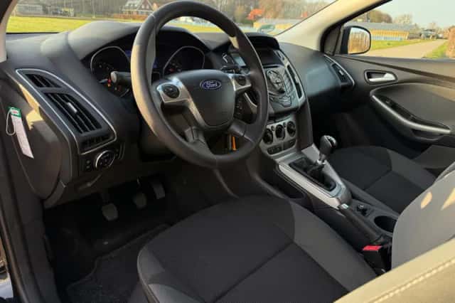 Ford Focus (2012) thumbnail 4
