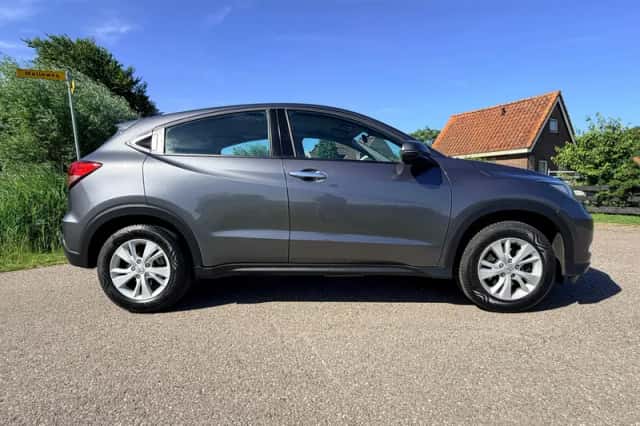Honda HR-V (2016) thumbnail 3