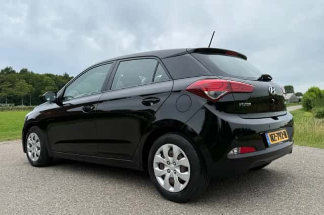 Hyundai i20 (2017) thumbnail 3