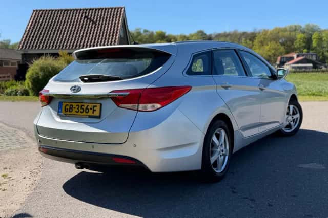 Hyundai i40 (2012) thumbnail 3