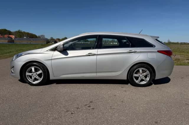 Hyundai i40 (2012) thumbnail 9