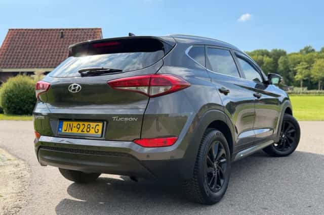 Hyundai Tucson (2016) thumbnail 3