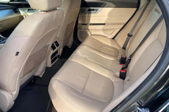 Jaguar XF (2017) thumbnail 12