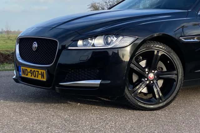 Jaguar XF (2017) thumbnail 13