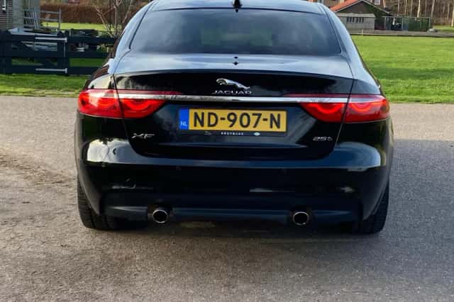 Jaguar XF (2017) thumbnail 17