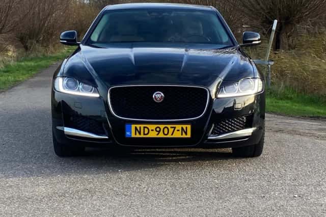 Jaguar XF (2017) thumbnail 3