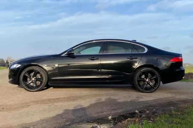 Jaguar XF (2017) thumbnail 5