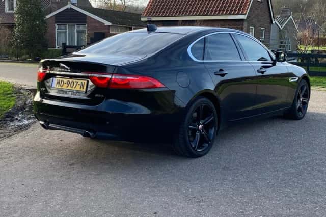 Jaguar XF (2017) thumbnail 9