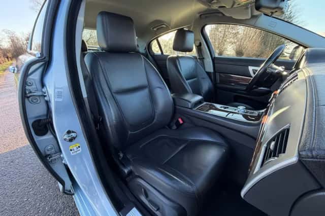 Jaguar XF (2014) thumbnail 2