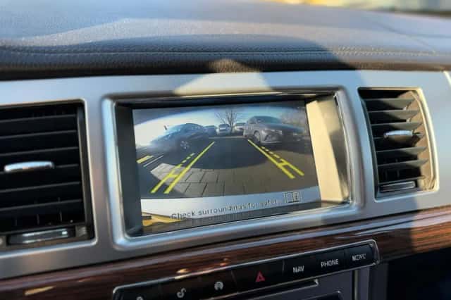Jaguar XF (2014) thumbnail 12