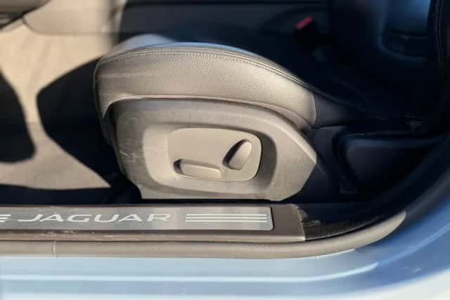 Jaguar XF (2014) thumbnail 16