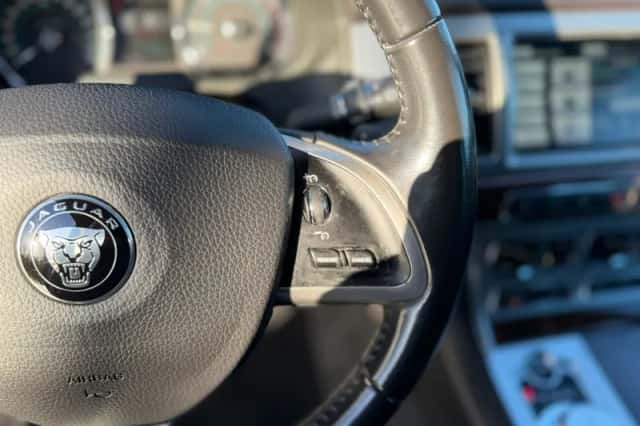 Jaguar XF (2014) thumbnail 20