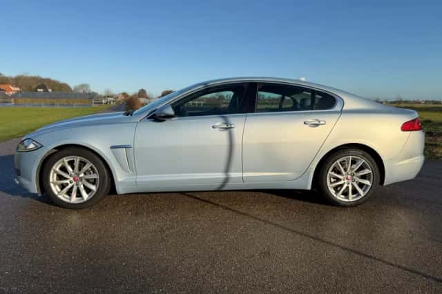 Jaguar XF (2014) thumbnail 3