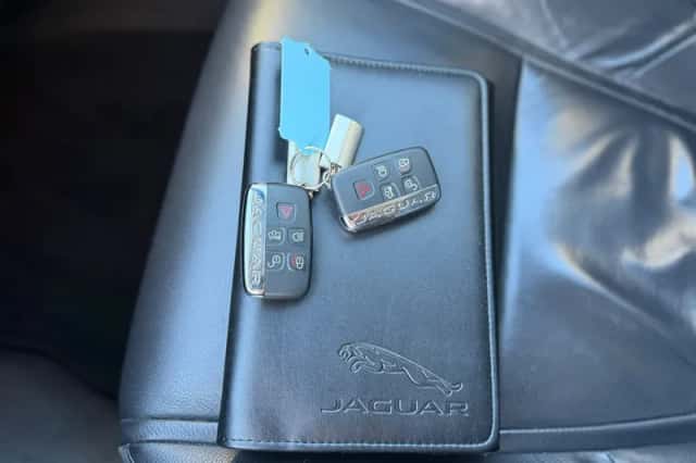 Jaguar XF (2014) thumbnail 21