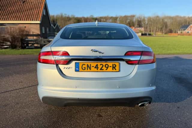 Jaguar XF (2014) thumbnail 25